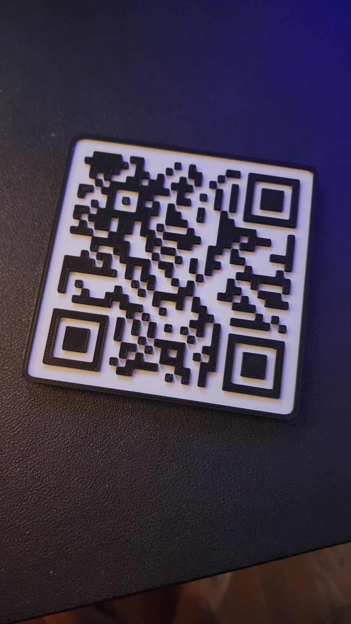 QR stand in black